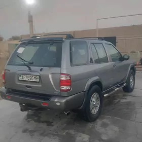 Nissan Pathfinder 2000