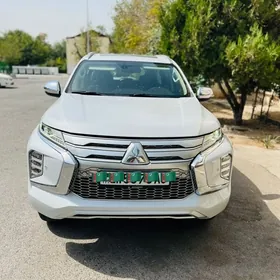 Mitsubishi Pajero 2024