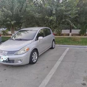 Nissan Versa 2011