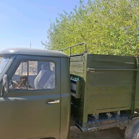 UAZ 452 1988