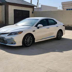 Toyota Camry 2021