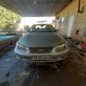 Toyota Camry 2001