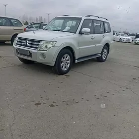 Mitsubishi Pajero 2010