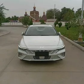 Hyundai Elantra 2025