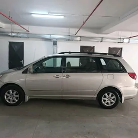 Toyota Sienna 2004