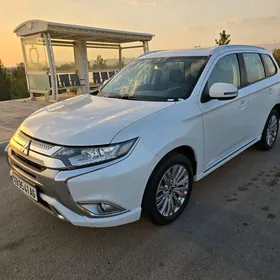 Mitsubishi Outlander 2022