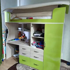 Шкаф , стол и кровать. 3 в 1