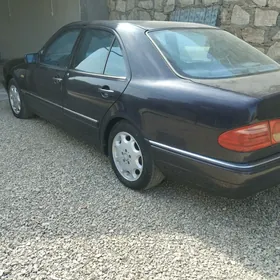 Mercedes-Benz E320 1996