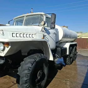Ural 4320 1985