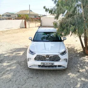 Toyota Highlander 2021