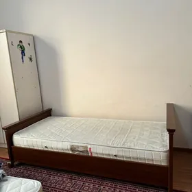 кровать