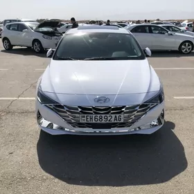 Hyundai Elantra 2022