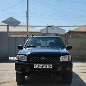 Nissan Pathfinder 2000