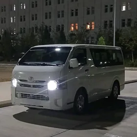 Toyota Hiace 2014