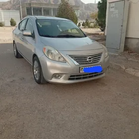 Nissan Versa 2012