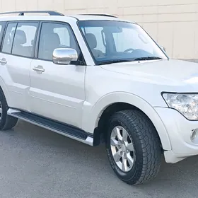 Mitsubishi Pajero 2013