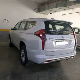 Mitsubishi Pajero 2020