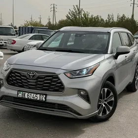 Toyota Highlander 2021
