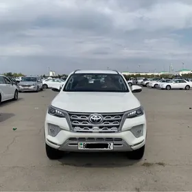 Toyota Fortuner 2022