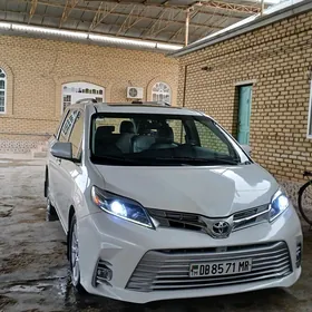 Toyota Sienna 2019