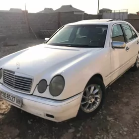 Mercedes-Benz E320 1996
