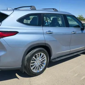 Toyota Highlander 2021