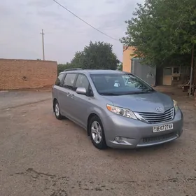 Toyota Sienna 2015