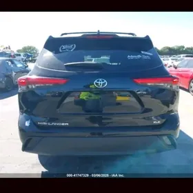Toyota Highlander 2021