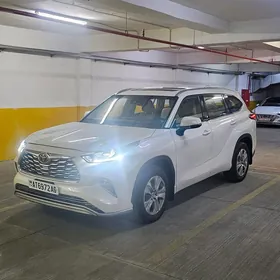Toyota Highlander 2021