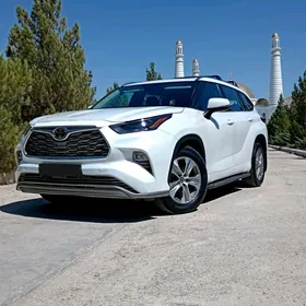 Toyota Highlander 2021