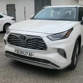 Toyota Highlander 2021