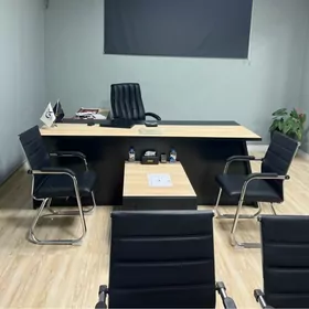 eyesinden Gurtly ofis podwal
