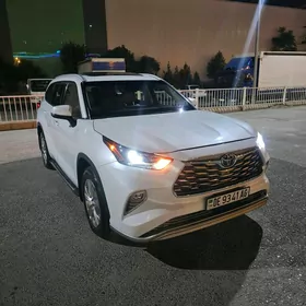 Toyota Highlander 2022