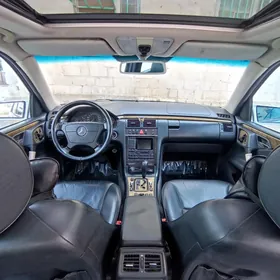 Mercedes-Benz E320 1999