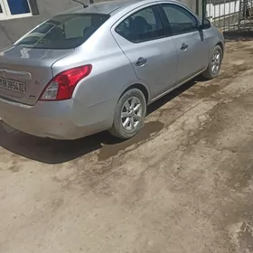 Nissan Versa 2011