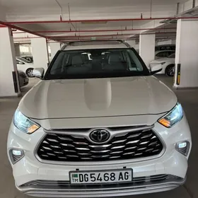 Toyota Highlander 2021