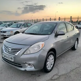 Nissan Versa 2012