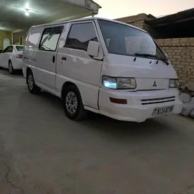Mitsubishi L300 2000