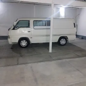 Nissan Urvan 1999