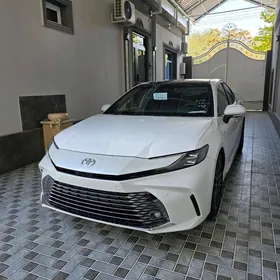 Toyota Camry 2025