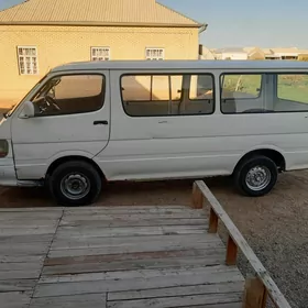 Toyota Hiace 2005