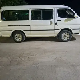 Toyota Hiace 2010