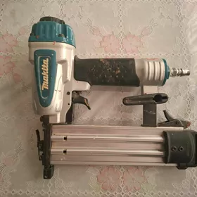 Çüý atýlýan pistolet/Степлер