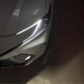 Toyota Camry Hybrid 2025
