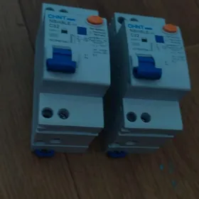 автоматы 2 шт , 220в-32 А