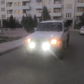 Mitsubishi Pajero 1992