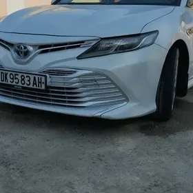 Toyota Camry 2020