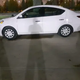 Nissan Versa 2014