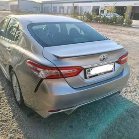 Toyota Camry 2018