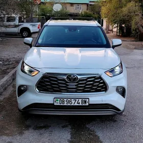 Toyota Highlander 2021